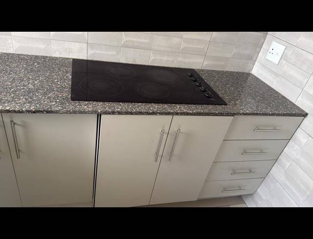 1 BEDROOM PROPERTY TO RENT IN ESSENWOOD